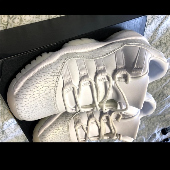 jordan 11 retro low heiress pure platinum